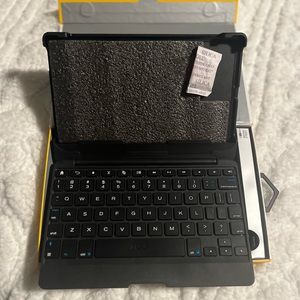 Zag blue tooth keyboard ( new in box)
